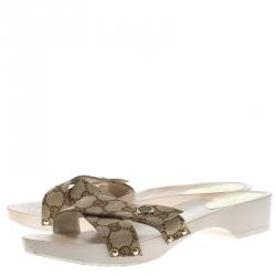مملوكة مسبقًا Gucci Beige GG Canvas Cross Strap Wooden Clog Slides Size 40