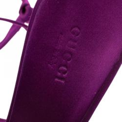 مملوكة مسبقًا صندل غوتشي كاحل ملتف فرو منك وقطيفة بنفسجي مقاس 39