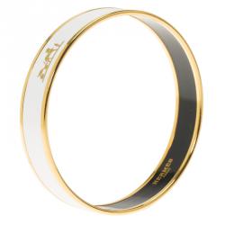 مملوكة مسبقًا سوار هيرمس مطلي ذهب مينا بيضاء بالشعار مقاس 21 سم