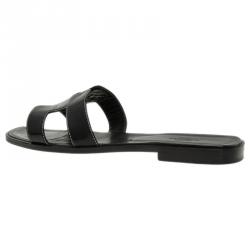 مملوكة مسبقًا Hermes Black Leather Oran Flat Sandals Size 40.5