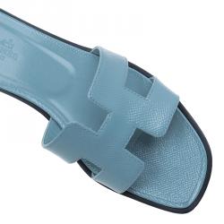 Pre Owned صندل سلايد هيرمس أوران جلد لامع أزرق فاتح مقاس 36.5