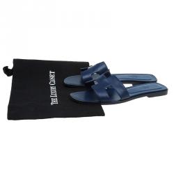 مملوكة مسبقًا Hermes Navy Blue Leather Oran Sandals Size 39