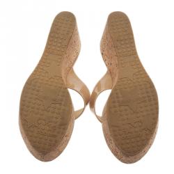 مملوكة مسبقًا Jimmy Choo Beige Patent Leather Pathos Thong Cork Wedge Slides 41