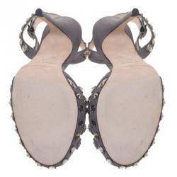 مملوكة مسبقًا صندل بحزام للكاحل جيمي تشو جوني سويدي رصاصي ميتاليك مرصع بالكريستالات مقاس 38