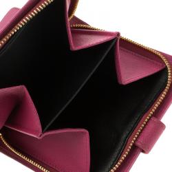 مملوكة مسبقًا محفظة لويفي جلد وردي مضغوطة