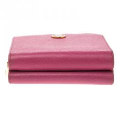مملوكة مسبقًا محفظة لويفي جلد وردي مضغوطة