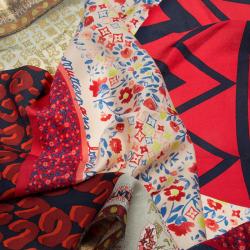 مملوكة مسبقًا وشاح لوي فيتون تريسور حرير أحمر منقوش مربع 