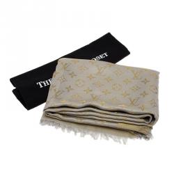 مملوكة مسبقًا وشاح لوي فيتون مونوغرامي حرير بيج لامع