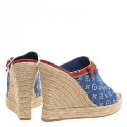 مملوكة مسبقًا Louis Vuitton Blue Monogram Denim Espadrille Wedge Mules Size 39
