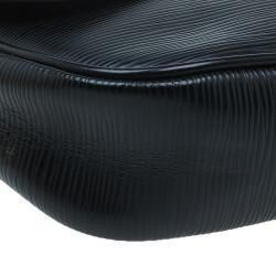 مملوكة مسبقًا Louis Vuitton Black Epi Leather Montaigne Clutch Bag