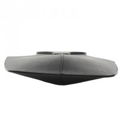 مملوكة مسبقًا Louis Vuitton Black Epi Leather Demi Lune Bag