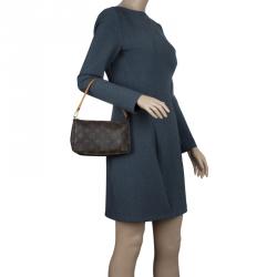 مملوكة مسبقًا Louis Vuitton Monogram Canvas Pochette Accessoires 