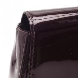مملوكة مسبقًا Louis Vuitton Amarante Patent Leather Sobe Clutch