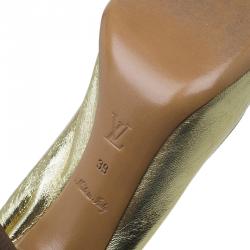 Pre Owned Louis Vuitton Gold Leather Square Toe Buckle Pumps Size 39