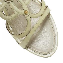 مملوكة مسبقًا صندل فلات لوي فيتون جلد كريمي لامع مقاس 38