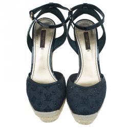 مملوكة مسبقًا صندل لوي فيتون كانفاس مونوغرامي أزرق كحلي كعب روكي إسبادريل مقاس 38