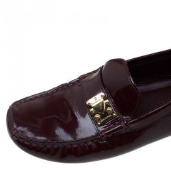 Pre Owned حذاء لوفرز لوي فيتون زين جلد لامع عنابي مقاس 37