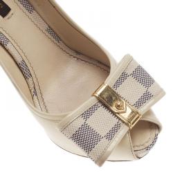 مملوكة مسبقًا Louis Vuitton Cream Patent Damier Azure Valentine Peep Toe Pumps Size 36