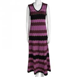 Pre Owned فستان أم ميزوني تريكو نمط وردي مموج بلا أكمام M