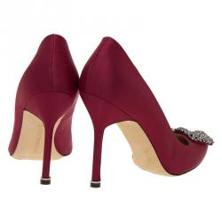 مملوكة مسبقًا Manolo Blahnik Red Satin Hangisi Embellished Pumps Size 37