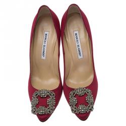 مملوكة مسبقًا Manolo Blahnik Red Satin Hangisi Embellished Pumps Size 37