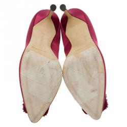 مملوكة مسبقًا Manolo Blahnik Red Satin Hangisi Embellished Pumps Size 37
