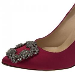 مملوكة مسبقًا Manolo Blahnik Red Satin Hangisi Embellished Pumps Size 37