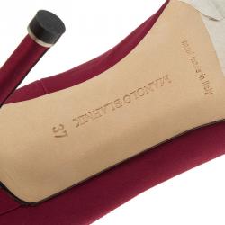 مملوكة مسبقًا Manolo Blahnik Red Satin Hangisi Embellished Pumps Size 37