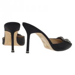 مملوكة مسبقًا Manolo Blahnik Black Satin Hangisi Mules Size 40.5