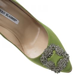 Pre Owned Manolo Blahnik Green Satin Hangisi Embellished Pumps Size 37