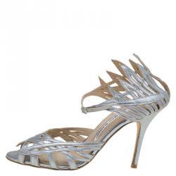 مملوكة مسبقًا Manolo Blahnik Metallic Silver Strappy Sandals Size 37