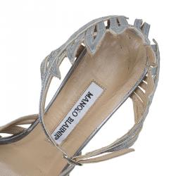 مملوكة مسبقًا Manolo Blahnik Metallic Silver Strappy Sandals Size 37