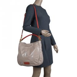مملوكة مسبقًا Marc By Marc Jacobs Light Taupe Patent Leather Too Hot To Handle Hobo
