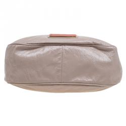 مملوكة مسبقًا Marc By Marc Jacobs Light Taupe Patent Leather Too Hot To Handle Hobo