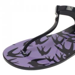 Pre Owned صندل سلايد جيلي أم سي كيو باي ألكساندر ماكوين أسود طباعة طيور مقاس 39/40