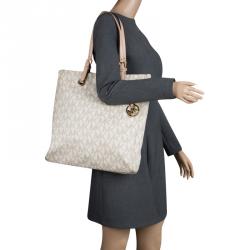 مملوكة مسبقًا حقيبة يد مايكل كورس PVC جيت سيت نورث ساوث بيج فاتحة