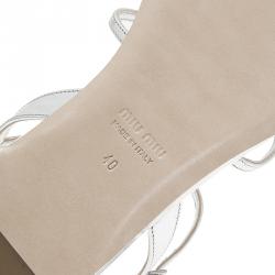 Pre Owned صندل ميو ميو بشرائط متعددة مزخرف جلد فضي مقاس 40