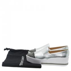 مملوكة مسبقًا Miu Miu Two Tone Metallic Embossed Leather Platform Slip-on Sneakers Size 38
