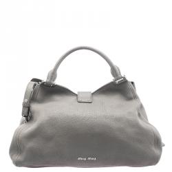 مملوكة مسبقًا حقيبة ميو ميو يد علوية جلد رصاصية