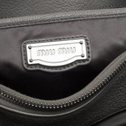 مملوكة مسبقًا حقيبة ميو ميو يد علوية جلد رصاصية