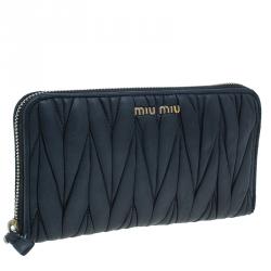 مملوكة مسبقًا Miu Miu Black Leather Matelasse Wallet