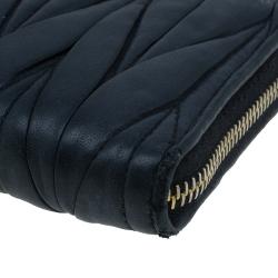 مملوكة مسبقًا Miu Miu Black Leather Matelasse Wallet