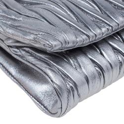 مملوكة مسبقًا حقيبة يد صغيرة ميو ميو أزاليا ماتلاس جلد فضي ميتاليك