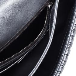 مملوكة مسبقًا حقيبة يد صغيرة ميو ميو أزاليا ماتلاس جلد فضي ميتاليك