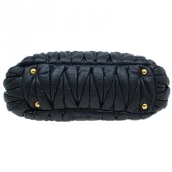 Pre Owned حقيبة يد ميو ميو باوليتو جلد ماتلاس سوداء