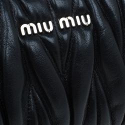 مملوكة مسبقًا Miu Miu Black Matelasse Leather Wristlet Clutch 