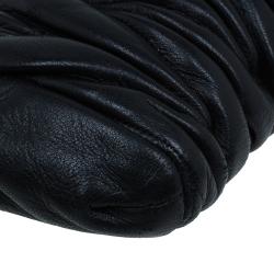 مملوكة مسبقًا Miu Miu Black Matelasse Leather Wristlet Clutch 