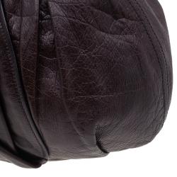 مملوكة مسبقًا حقيبة يد هوبو ميو ميو بغطاء بطيات بني