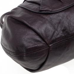 مملوكة مسبقًا حقيبة يد هوبو ميو ميو بغطاء بطيات بني