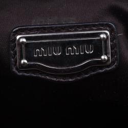 مملوكة مسبقًا حقيبة يد هوبو ميو ميو بغطاء بطيات بني